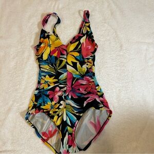 Floral swimsuit 🩱